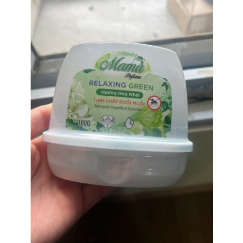Mình khá nhạy mùi nên sợ mấy loại sáp thơm nồng lắm, nhưng loại này thơm kiểu nhẹ nhàng, bước vào phòng thấy dễ chịu hẳn. mà mê mùi hoa nhài này nữa