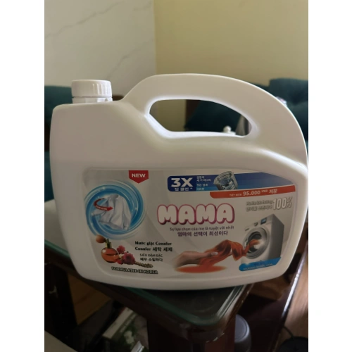 Nước giặt đậm đặc cho ra khá nhiều bọt, giao hàng nhanh chóng